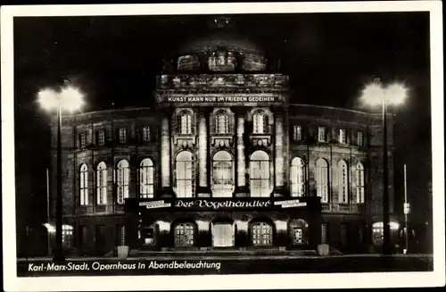 Ak Karl Marx Stadt Chemnitz Sachsen, Opernhaus in Abendbeleuchtung, "Der Vogelhändler" Operette