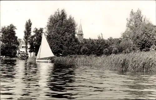 Ak Sluipwijk Südholland Niederlande, Ned. Herv. Kerk, gezien van plas 's-Gravenbroek