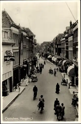 Ak Gorinchem Südholland Niederlande, Hoogstraat, Geschäfte, Passanten