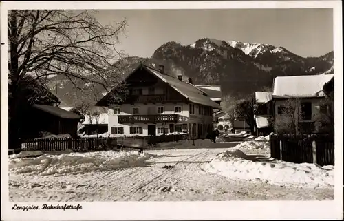 Ak Lenggries in Oberbayern, Bahnhofstraße im Winter