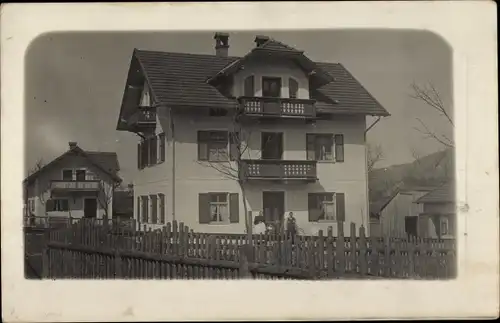 Foto Ak Unterammergau in Oberbayern, Partie an einem Wohnhaus