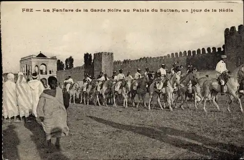 Ak Fès Fez Marokko, La Fanfare de la Garde Noire au Palais du Sultan, un jour de la Hedia