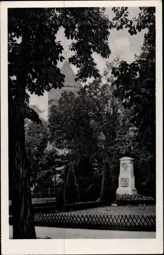 Ak Freiberg in Sachsen, Schloss Freudenstein mit Clemens-Winkler-Denkmal