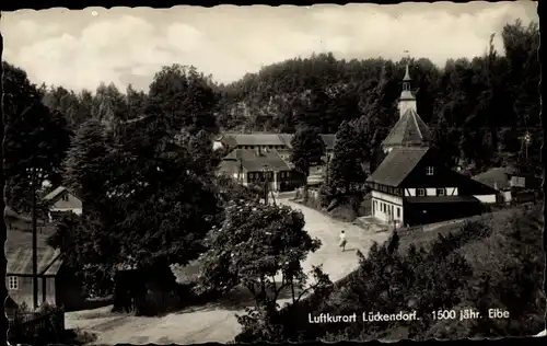 Ak Lückendorf Oybin Oberlausitz, Straßenpartie, 1500 jährige Eibe