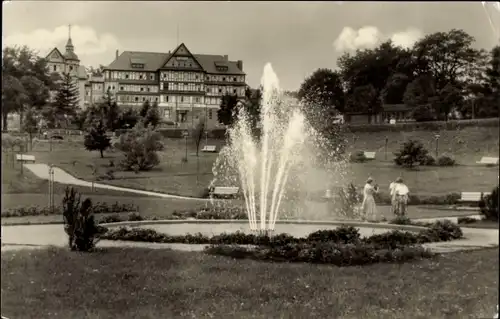 Ak Oberhof im Thüringer Wald, Ernst-Thälmann-Haus, Park, Fontäne