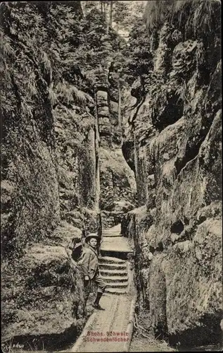 Ak Hohnstein Sächsische Schweiz, Schwedenlöcher, Treppe, Kind