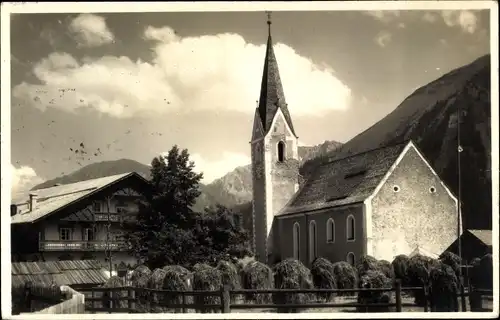 Ak Berwang in Tirol, Alpengasthof und Pension Kreuz, Kirche