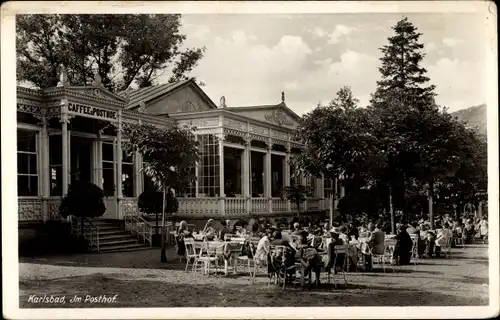 Ak Karlovy Vary Karlsbad Stadt, Im Posthof