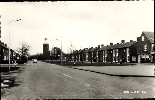 Ak Ens Noordoostpolder Flevoland, Straßenpartie, Kirche