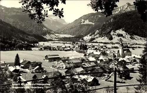 Ak Bezau in Vorarlberg, Totalansicht mit Hangspitze