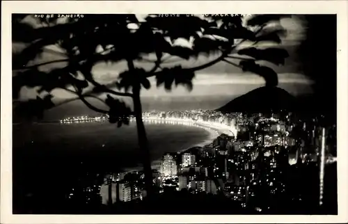 Ak Copacabana Rio de Janeiro Brasilien, Gesamtansicht bei Nacht