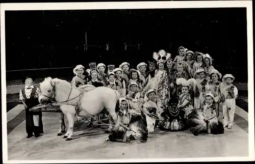 Ak C.H. Schäfers Zirkus Stadt Liliput, München Solln, Memlingstraße 11, Pony, Gruppenbild