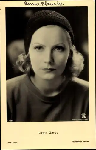 Ak Schauspielerin Greta Garbo, Portrait mit Mütze