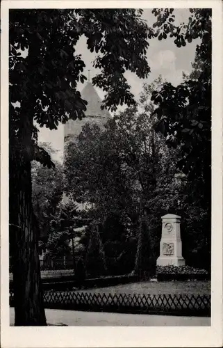 Ak Freiberg in Sachsen, Schloss Freudenstein mit Clemens-Winkler-Denkmal