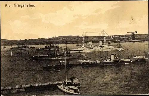 Ak Kiel in Schleswig Holstein, Blick in den Kriegshafen, Deutsche Kriegsschiffe