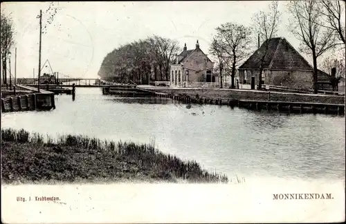 Ak Monnikendam Waterland Nordholland Niederlande, Flusspartie, Wohnhäuser