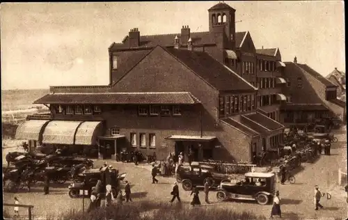 Ak Bergen aan Zee Nordholland Niederlande, Zondagsdrukte bij het Hotel Nassau-Bergen