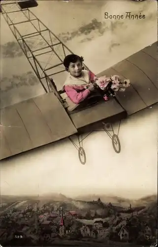 Ak Glückwunsch Neujahr, Junge in einem Flugzeug, Fotomontage