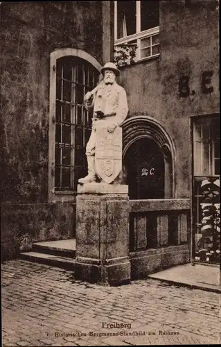 Ak Freiberg in Sachsen, Bergmanns Standbild am Rathaus