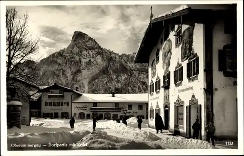 Ak Oberammergau in Oberbayern, Dorfpartie mit Kofel, Winter, Schnee