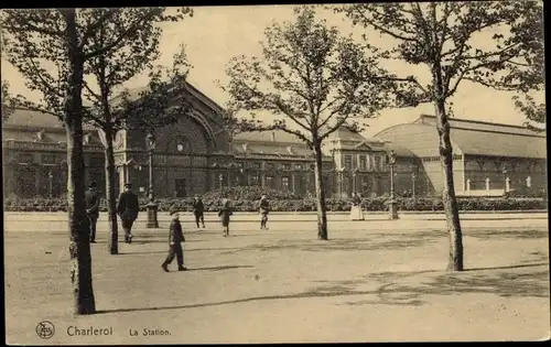 Ak Charleroi Wallonien Hennegau, La Station, Bahnhof, Straßenseite