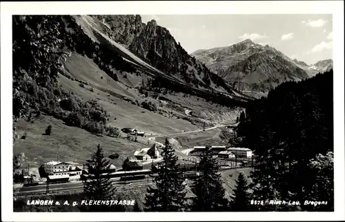 Ak Langen am Arlberg Vorarlberg, Flexenstraße, Bahnhof, Talblick, Gebirge