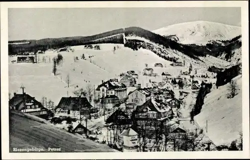 Ak Pec pod Sněžkou Petzer Riesengebirge Region Königgrätz, Gesamtansicht im Winter