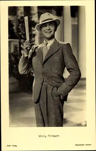 Ak Schauspieler Willy Fritsch, Portrait im Anzug mit Hut