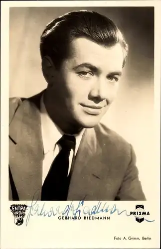 Ak Schauspieler Gerhard Riedmann, Portrait im Anzug, Die schöne Müllerin, Autogramm