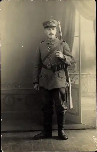 Foto Ak Deutscher Soldat in Uniform, Minenwerfer Komp. 402, Portrait