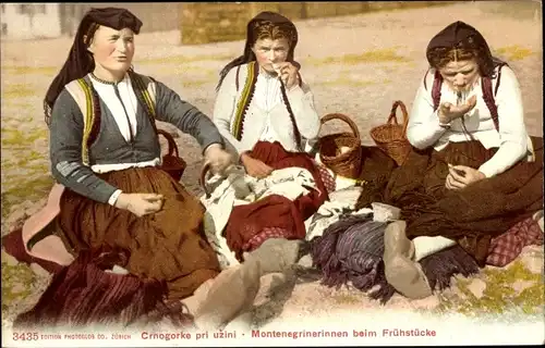 Ak Montenegro, Montenegrinerinnen beim Frühstück