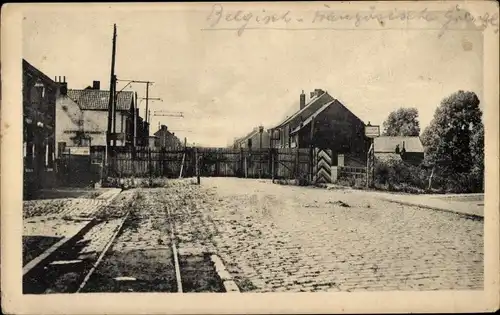 Foto Ak Belgisch-französische Grenze, Wohnhäuser