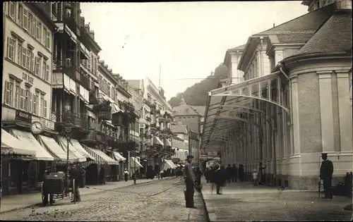 Foto Ak Bad Ems an der Lahn, Stra0enpartie in der Stadt, Straßenkehrer