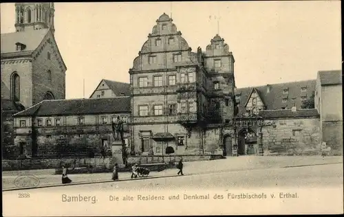 Ak Bamberg in Oberfranken, alte Residenz und Denkmal des Fürstbischofs von Erthal
