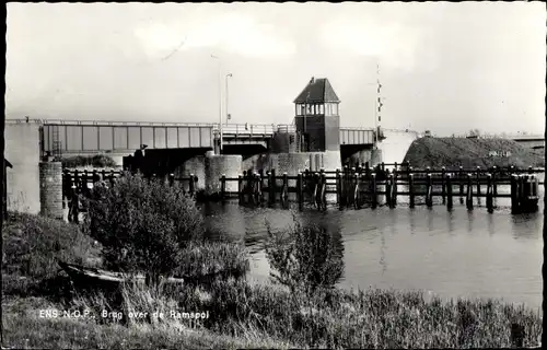 Ak Ens Noordoostpolder Flevoland, Brug over de Ramspol, Brücke, Uferpartie