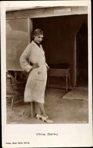 Ak Schauspielerin Vilma Banky, Portrait, Mantel