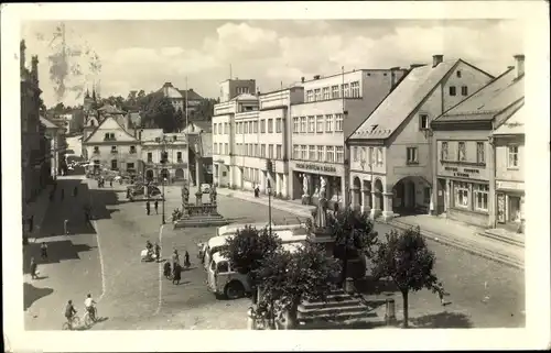 Ak Nová Paka Neupaka Region Königgrätz, Marktplatz, Brunnen, Busse