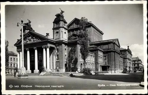 Ak Sofia Bulgarien, Das Nationaltheater, Straßenansicht, Eingang