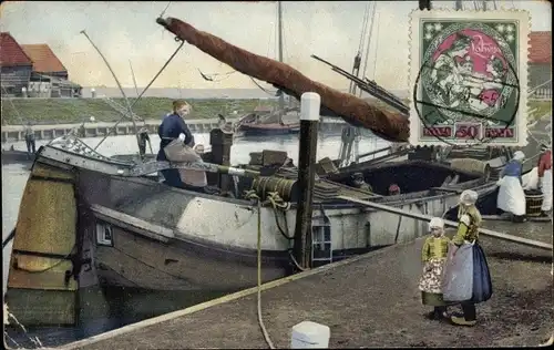 Ak Marken Nordholland, Personen vor und auf einem Frachter