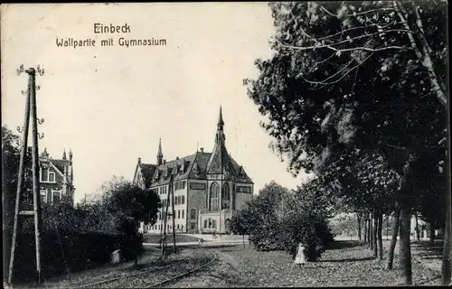 Ak Einbeck in Niedersachsen, Wallpartie mit Gymnasium