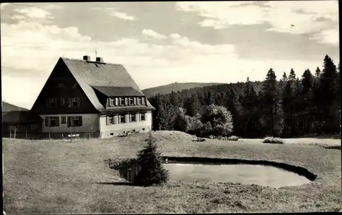 Ak Carlsfeld Eibenstock im Erzgebirge, FDGB-Ferienheim, Wiesenhaus mit Auersberg