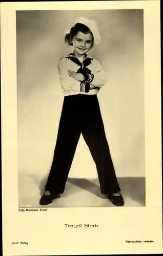 Ak Schauspielerin Traudl Stark, Ganzkörperportrait, Ross Verlag