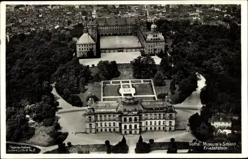 Ak Gotha in Thüringen, Fliegeraufnahme vom Museum und Schloss Friedenstein