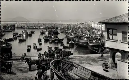 Foto Ak Laredo Kantabrien Spanien, Dia de pesca, Hafen, Fischerboote