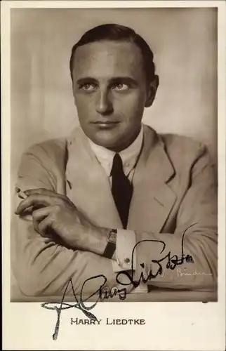 Ak Schauspieler Harry Liedtke, Portrait, Zigarette rauchend, Autogramm
