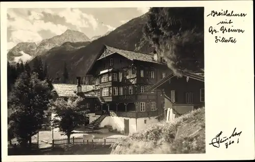 Ak Breitlahner gegen Großen Greiner im Zillertal, Ortspartie, Pension, Fotograf Hans Hruschka