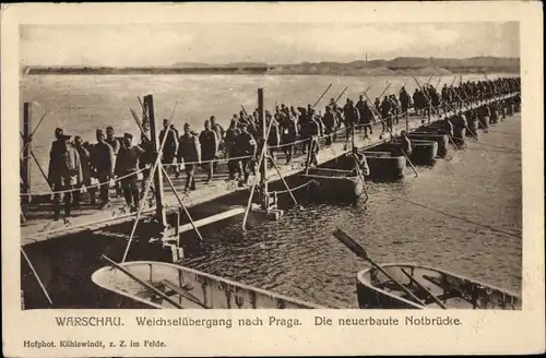Ak Warszawa Warschau Polen, Weichselübergang nach Praga, Notbrücke, Deutsche Soldaten in Uniformen
