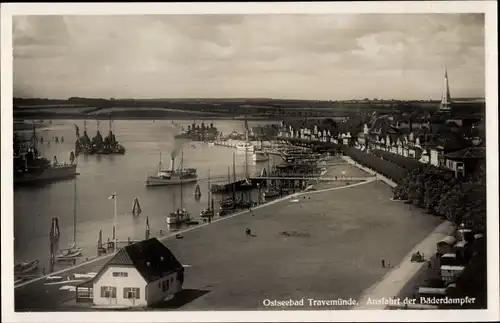 Ak Ostseebad Travemünde Lübeck, Kriegsschiffe im Hafen, Ausfahrt der Bäderdampfer