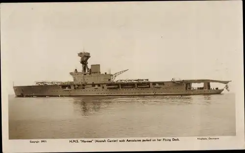 Foto Ak Britisches Kriegsschiff, HMS Hermes, Flugzeugträger