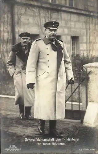 Ak Generalfeldmarschall Paul von Hindenburg, Adjutant, Portrait